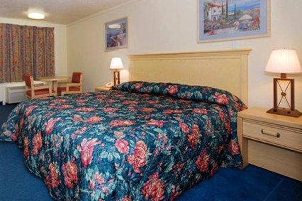 Econo Lodge Youngstown (Austintown)